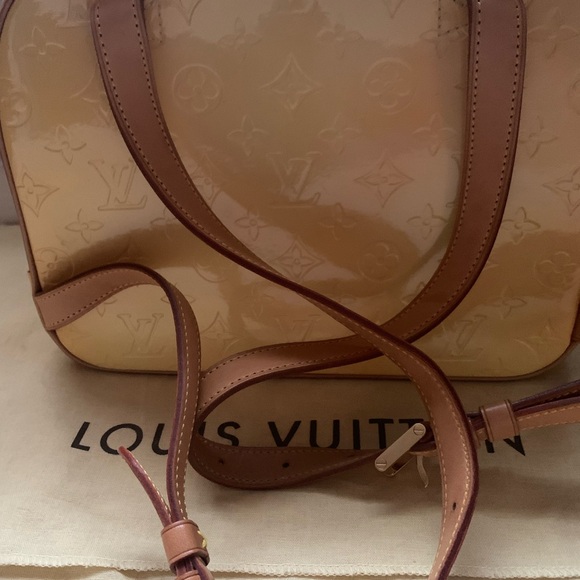 Louis Vuitton - Picture 5 of 10